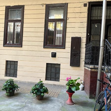 Lavender Apartment Near Heroes' Square & Puskas Stadium Budapest Kültér fotó
